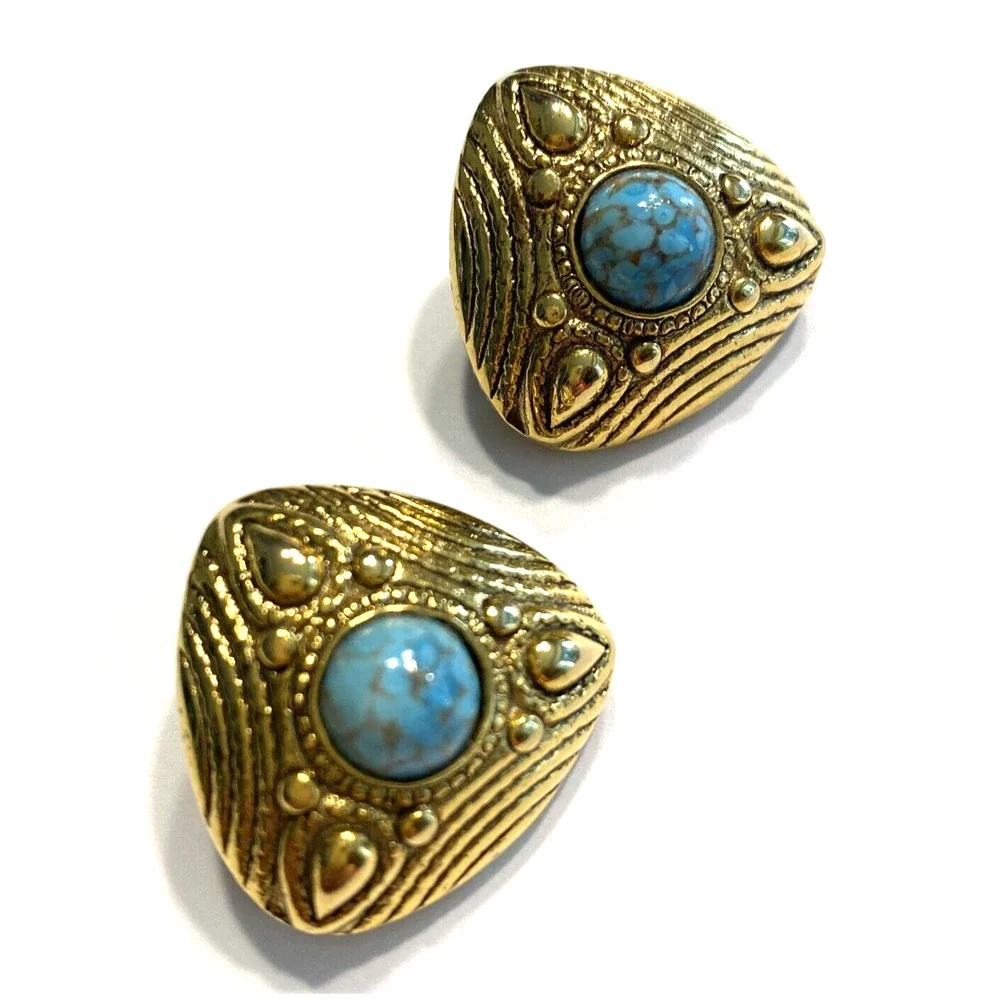GJD GINNIE JOHANSEN Textured Gold Tone Faux Turquoise Triangle 1” Clip Earrings